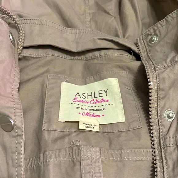 Neutral Light Mauve Lightweight Jacket- Size M - Picture 3 of 4